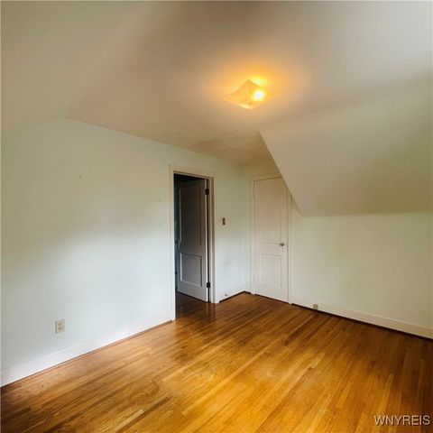 82 Onondaga Ave, West Seneca, NY 14220