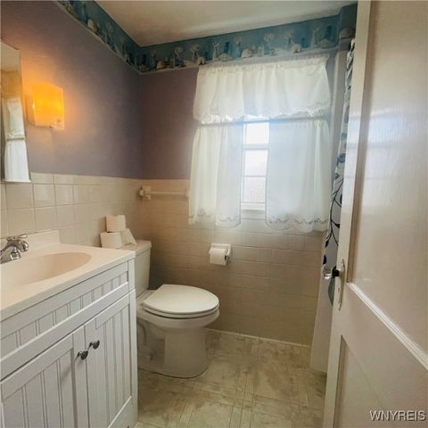 82 Onondaga Ave, West Seneca, NY 14220