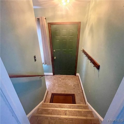 82 Onondaga Ave, West Seneca, NY 14220