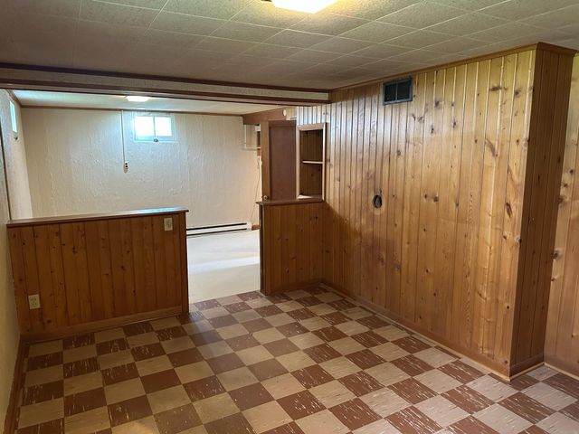 605 6th Avenue, Charles City, IA 50616