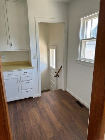 605 6th Avenue, Charles City, IA 50616