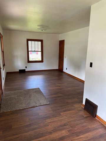 605 6th Avenue, Charles City, IA 50616