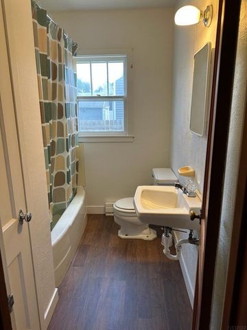 605 6th Avenue, Charles City, IA 50616