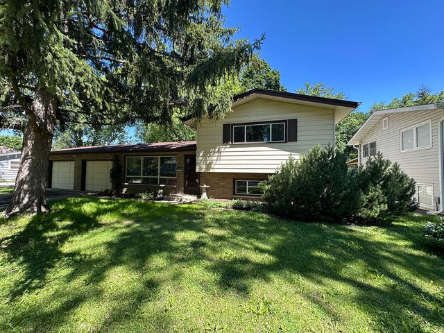 641 Clover Road, Wauconda, IL 60084