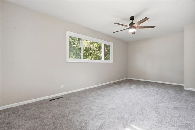641 Clover Road, Wauconda, IL 60084