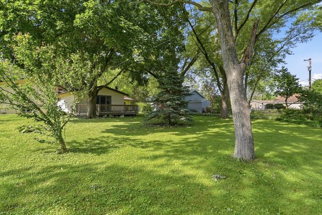 641 Clover Road, Wauconda, IL 60084