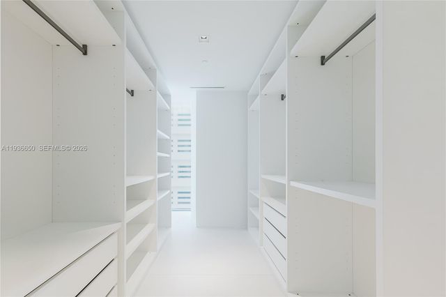 1000 Biscayne Blvd 3802, Miami, FL 33132