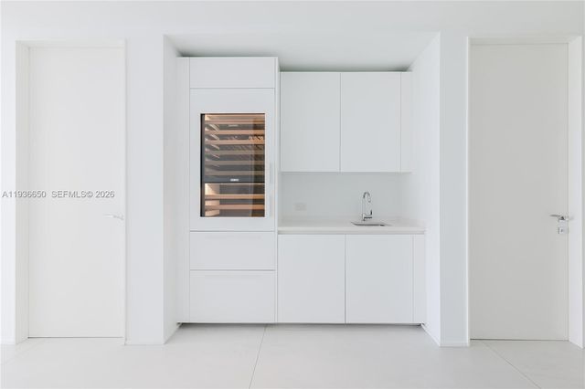 1000 Biscayne Blvd 3802, Miami, FL 33132