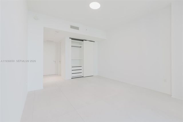 1000 Biscayne Blvd 3802, Miami, FL 33132