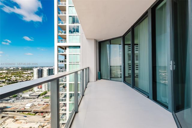 1000 Biscayne Blvd 3802, Miami, FL 33132