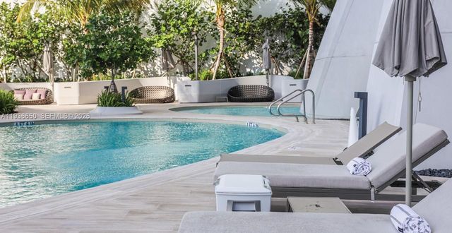 1000 Biscayne Blvd 3802, Miami, FL 33132