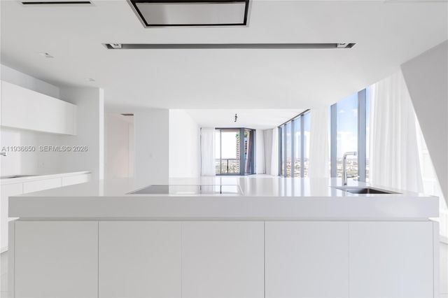 1000 Biscayne Blvd 3802, Miami, FL 33132