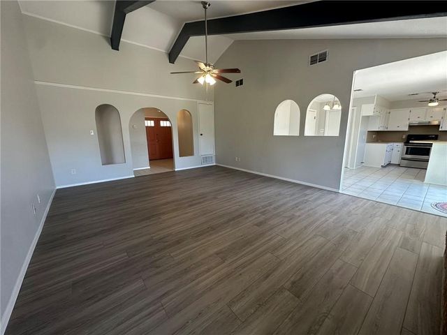 101 Terlingua Dr, Portland, TX 78374