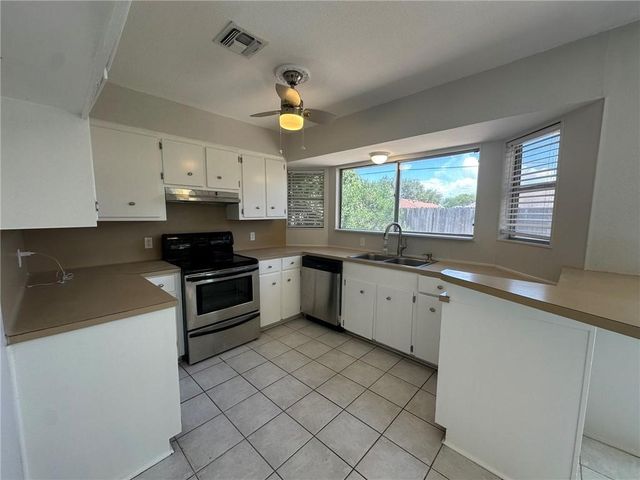 101 Terlingua Dr, Portland, TX 78374