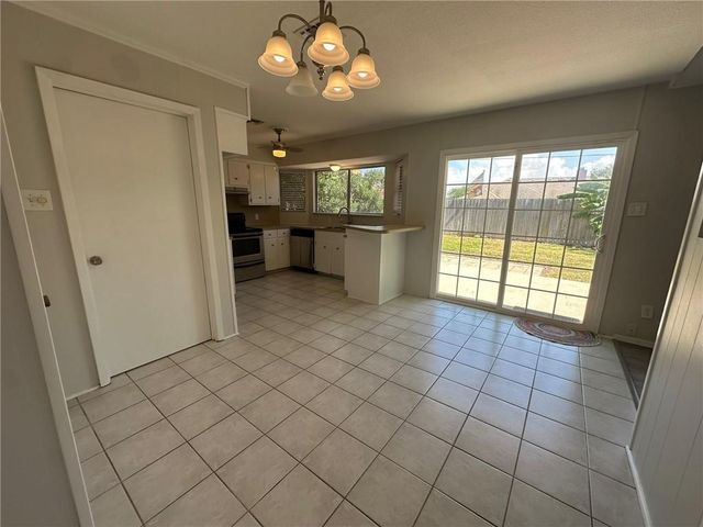 101 Terlingua Dr, Portland, TX 78374