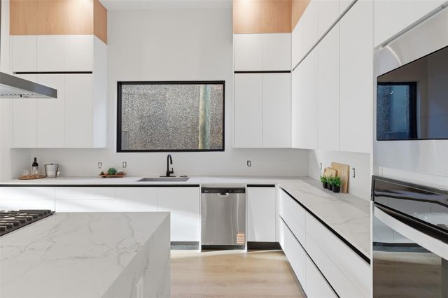 934 Autumn Oaks Drive, Houston, TX 77079