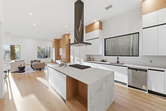 934 Autumn Oaks Drive, Houston, TX 77079