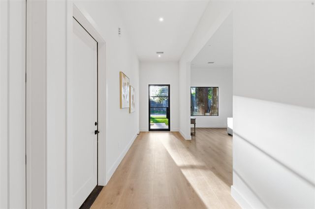 934 Autumn Oaks Drive, Houston, TX 77079