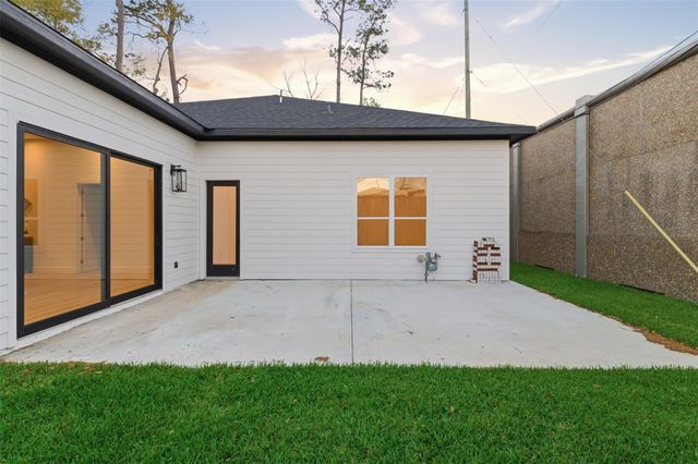 934 Autumn Oaks Drive, Houston, TX 77079