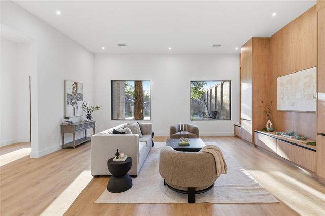 934 Autumn Oaks Drive, Houston, TX 77079