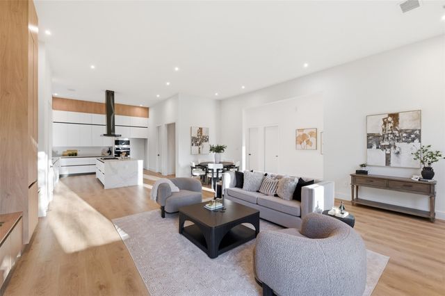 934 Autumn Oaks Drive, Houston, TX 77079