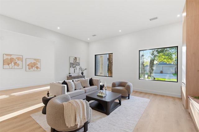 934 Autumn Oaks Drive, Houston, TX 77079