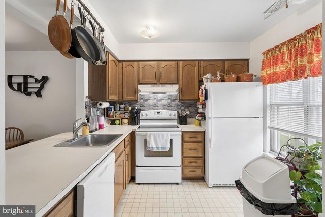 1015-B SCOTSWOOD CT, Mount Laurel, NJ 08054