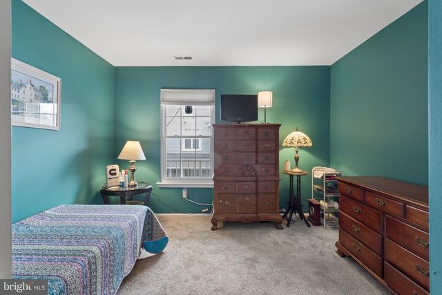 1015-B SCOTSWOOD CT, Mount Laurel, NJ 08054