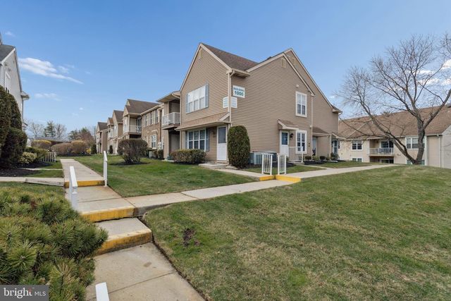 1015-B SCOTSWOOD CT, Mount Laurel, NJ 08054