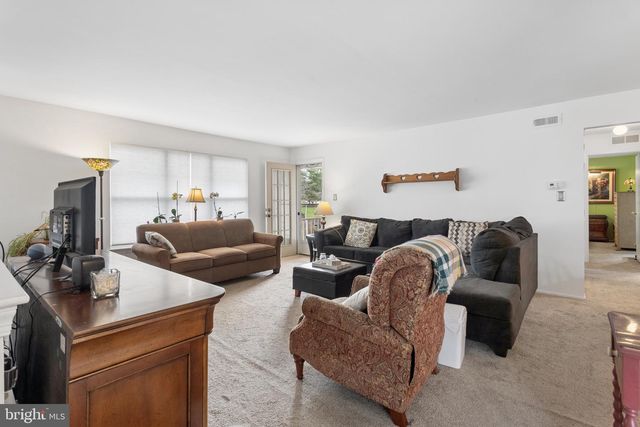 1015-B SCOTSWOOD CT, Mount Laurel, NJ 08054