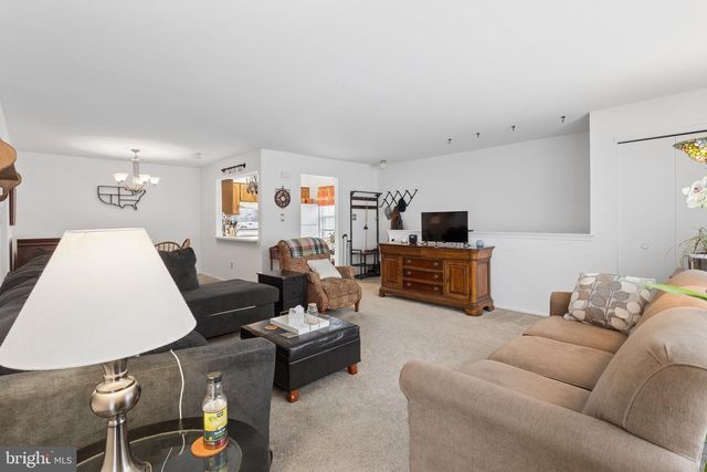 1015-B SCOTSWOOD CT, Mount Laurel, NJ 08054