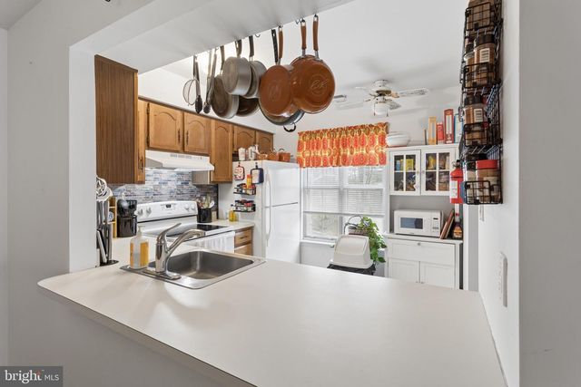 1015-B SCOTSWOOD CT, Mount Laurel, NJ 08054