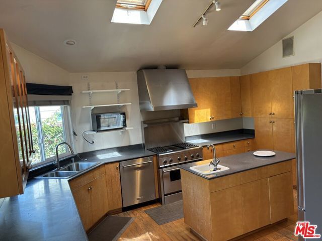 3533 Kelton Avenue, Los Angeles, CA 90034