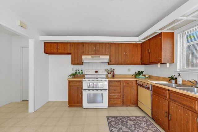 900 Mckenzie Avenue, Watsonville, CA 95076