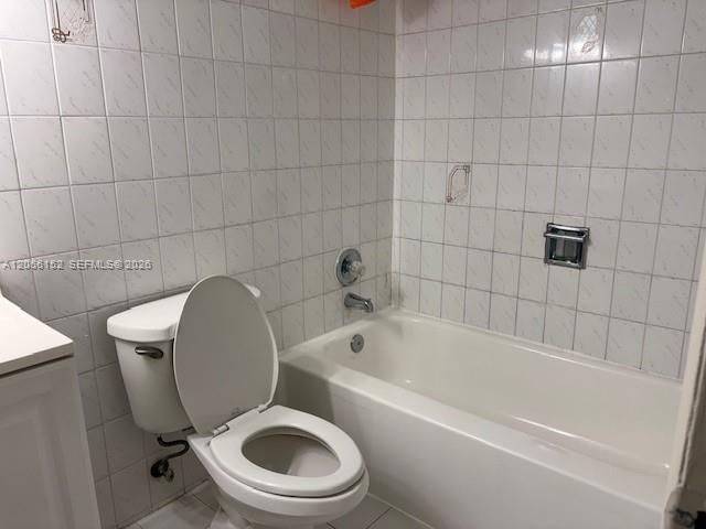 8893 Fontainebleau Boulevard 304, Miami, FL 33172