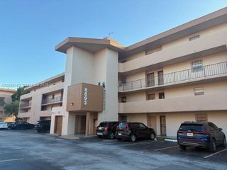 8893 Fontainebleau Boulevard 304, Miami, FL 33172