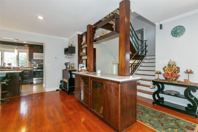 523 Cambridge Avenue, Westbury, NY 11590