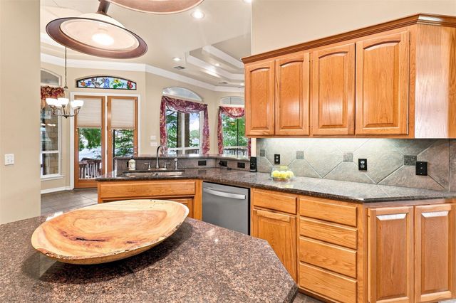 110 Dog Leg ST, Meadowlakes, TX 78654