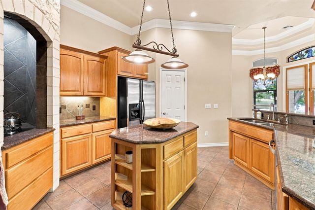 110 Dog Leg ST, Meadowlakes, TX 78654
