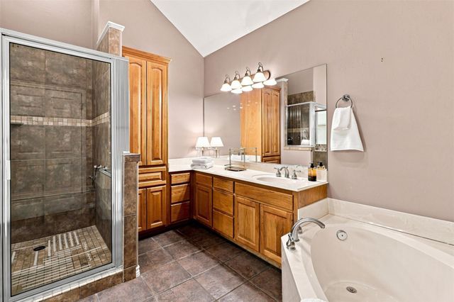 110 Dog Leg ST, Meadowlakes, TX 78654
