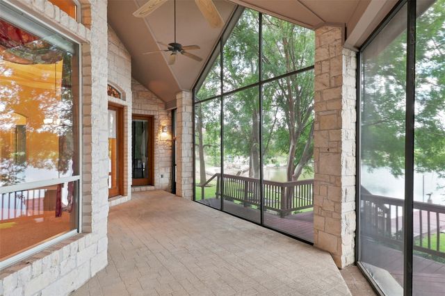 110 Dog Leg ST, Meadowlakes, TX 78654