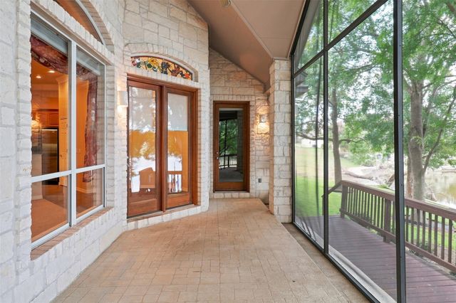 110 Dog Leg ST, Meadowlakes, TX 78654