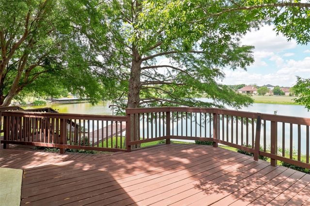 110 Dog Leg ST, Meadowlakes, TX 78654