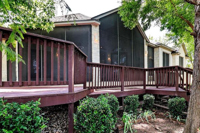 110 Dog Leg ST, Meadowlakes, TX 78654