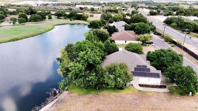 110 Dog Leg ST, Meadowlakes, TX 78654