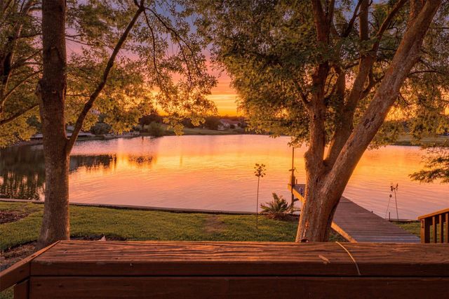 110 Dog Leg ST, Meadowlakes, TX 78654