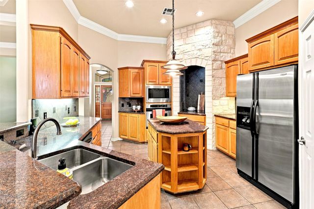 110 Dog Leg ST, Meadowlakes, TX 78654
