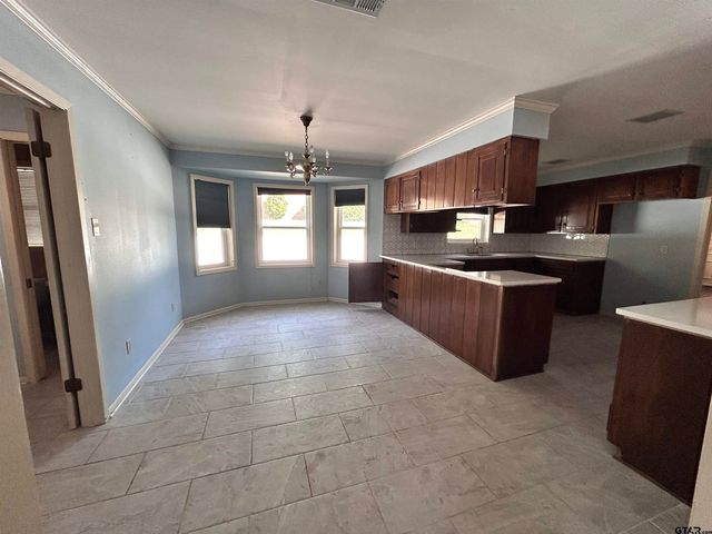 1010 Pamela, Henderson, TX 75654