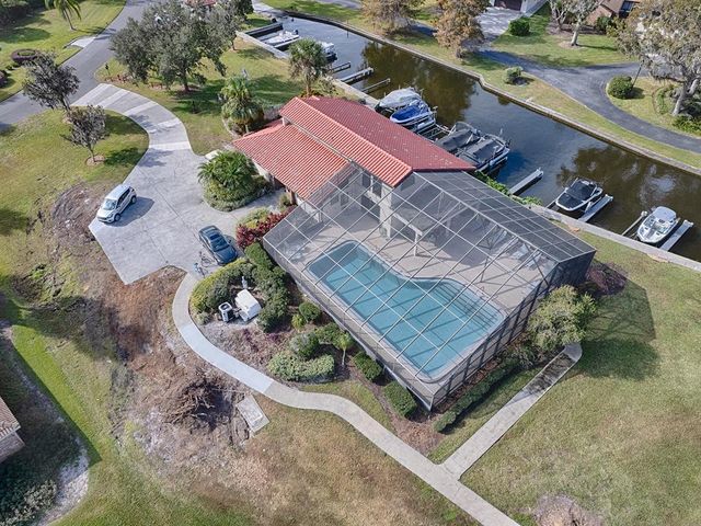 102 CEDAR WAY, Yalaha, FL 34797