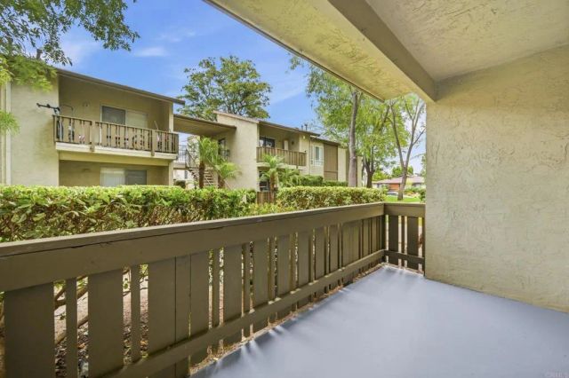 2536 White Oak Place 5, Escondido, CA 92027